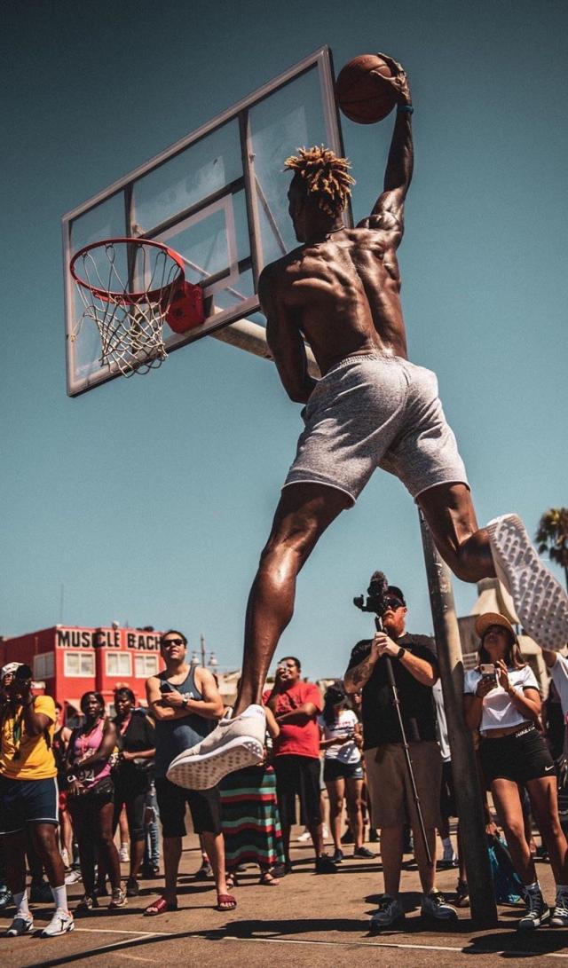 却以低位背 却以低位背